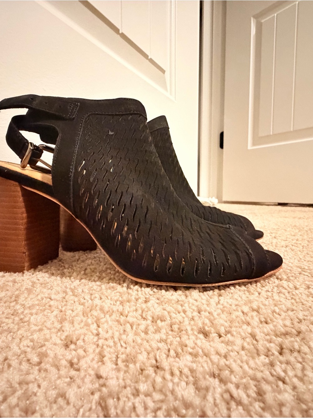 Gianni Bini Black Perforated Open-Toe Block Heel Sandals Booties Size 8 - Picture 6 of 9
